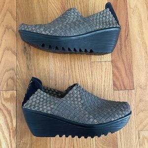 BM Bernie Mav Wedge Woven Elastic Shoes
